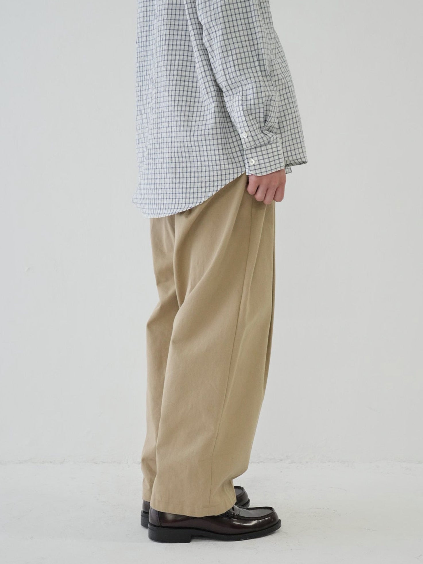 【限定価格セール！】 PLEATED SINGLE PANTS Bargiee – パンツ
